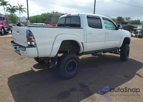 2015 Toyota Tacoma Base V6/Trd Pro z USA, uszkodzony, nr VIN 5TFLU4EN2FX110786